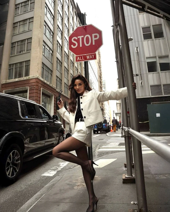 "Kara Sevda"nın aktrisası fotoları ilə diqqət çəkdi